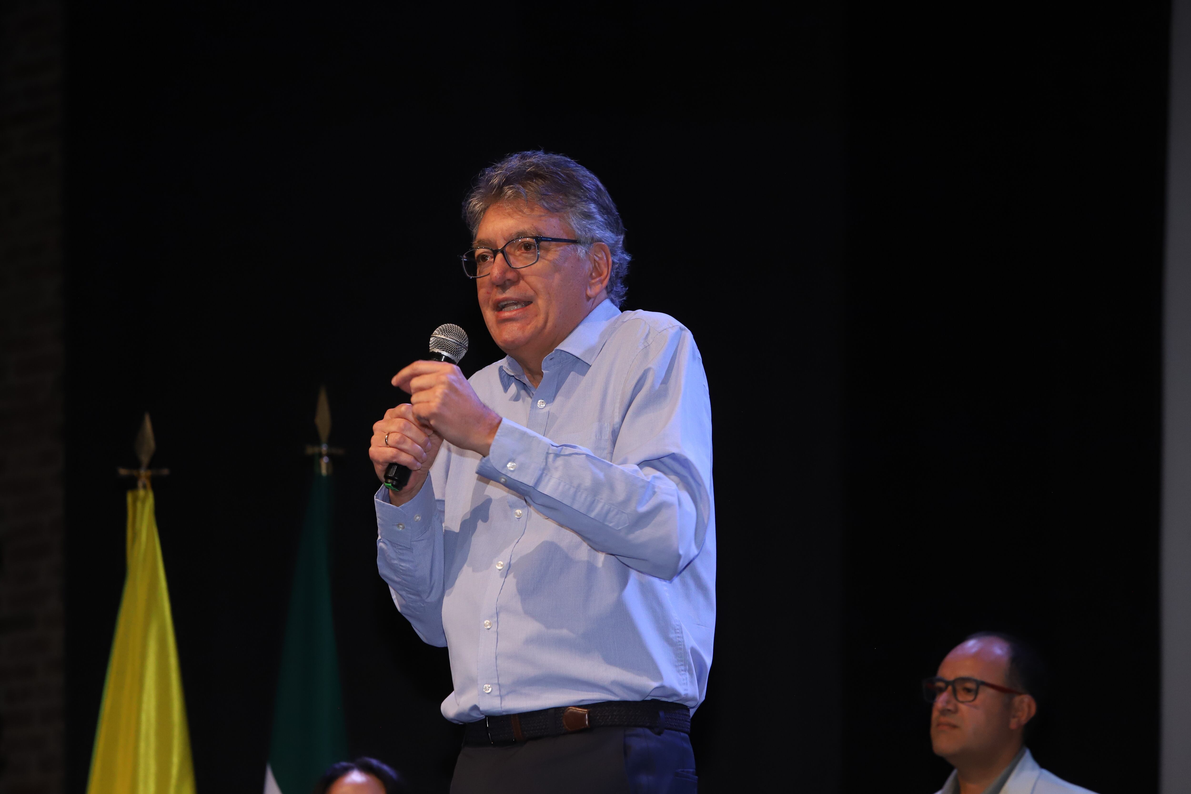 Discusiones de País, debate precandidatos presidenciales.