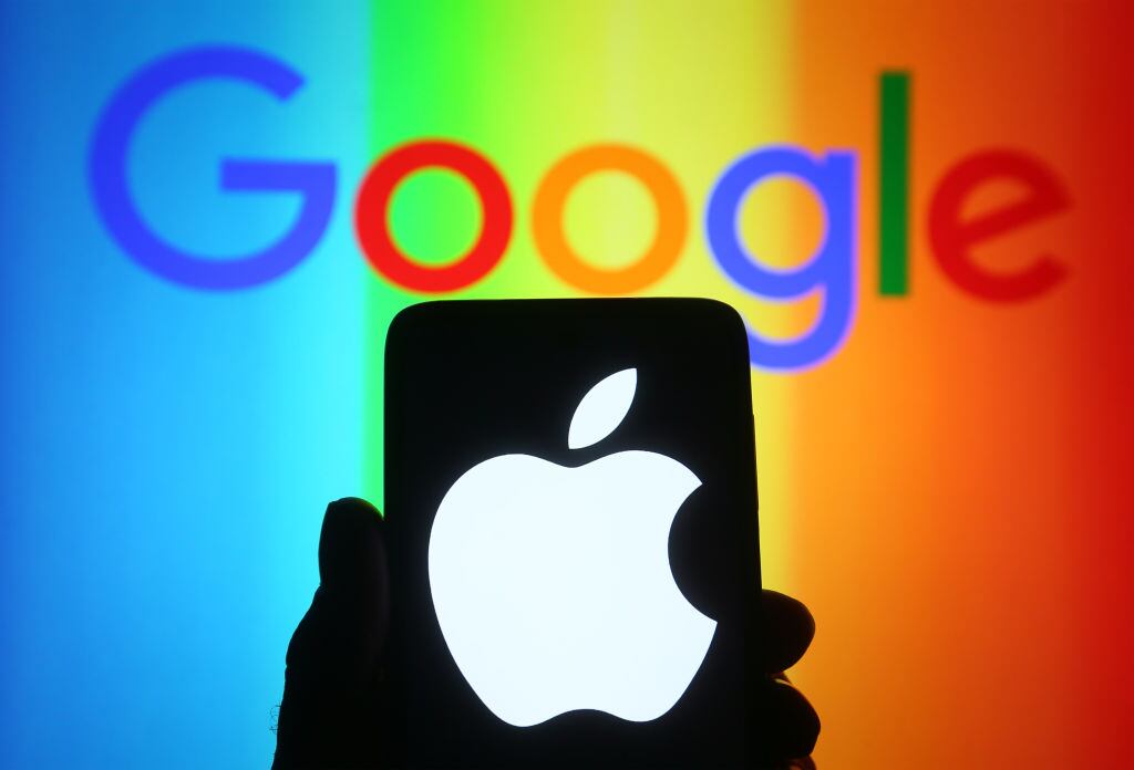 La IA une a dos rivales históricos: Apple y Google.
