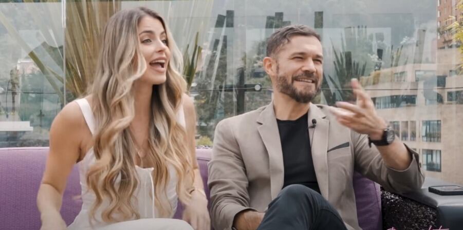 La pareja contó cómo se dieron cuenta de que estaban embarazados.