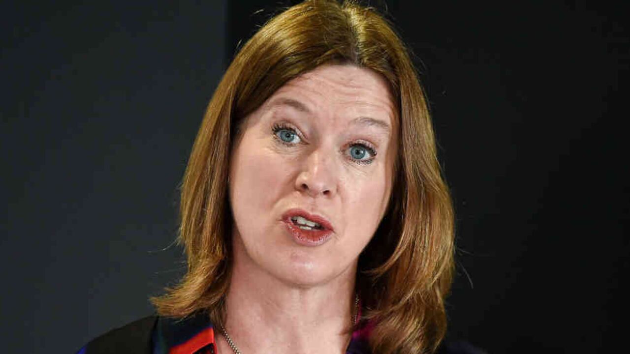 Inicialmente, la jefa de Salud permanecería en su cargo pero posteriormente admitió su error, pidió disculpas y presentó su renuncia por lo sucedido.