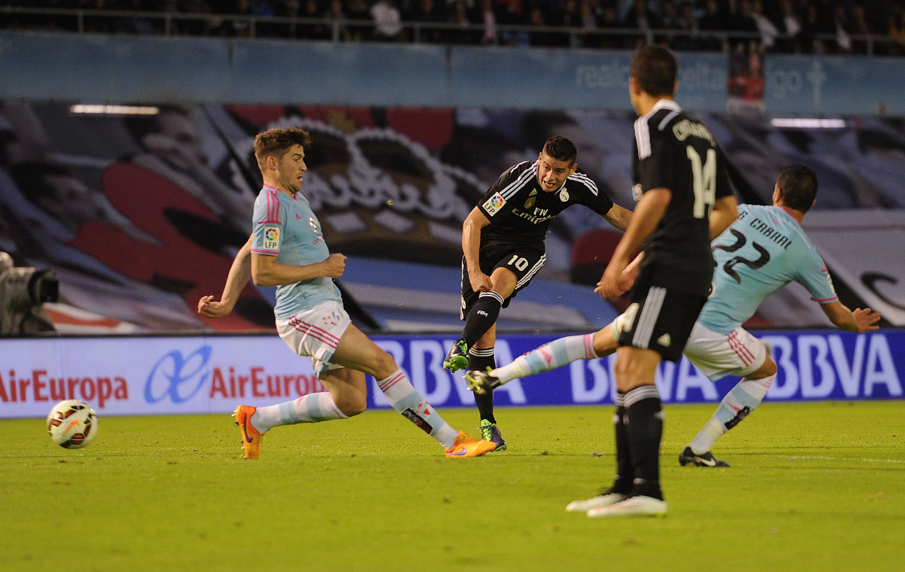 VIGO, SPAIN - APRIL 26:  James Rodriguez of Real Madrid scores Real's 3rd goal during the La Liga match between Celta Vigo and Real Madrid CF at Estadio Balaidos on April 26, 2015 in Vigo, Spain.  (Photo by Denis Doyle/Getty Images)