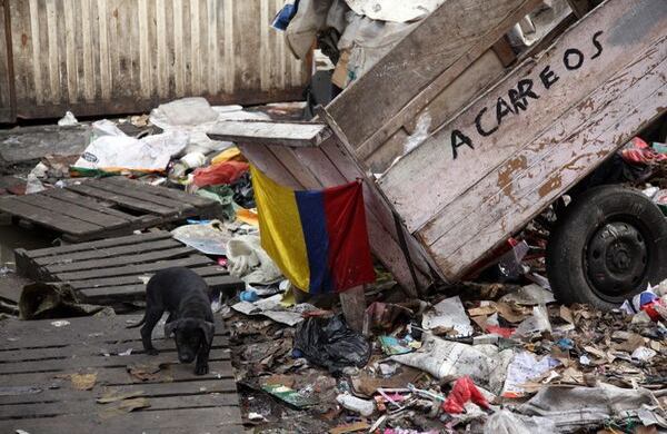 Usando a los habitantes como escudos, temidas bandas lo han transformado en un centro de operaciones de mafias organizadas. 