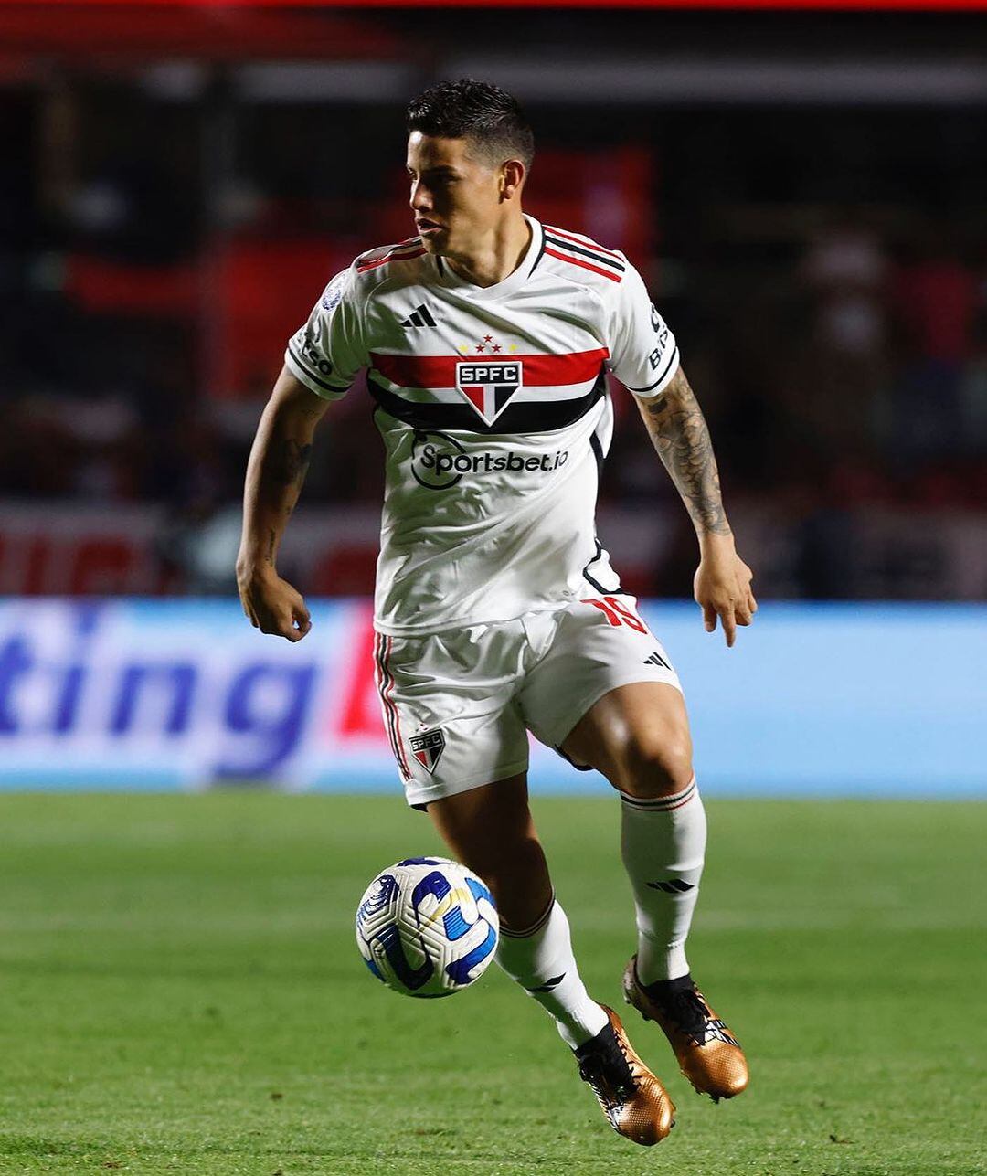 James Rodríguez jugó su tercer partido como titular con Sao Paulo.