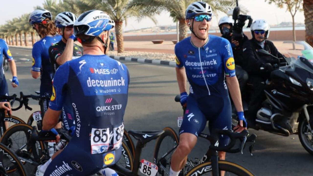 Equipo Deceuninck-QuickStep en el Tour UAE. Foto: @deceuninck_qst - Twitter oficial