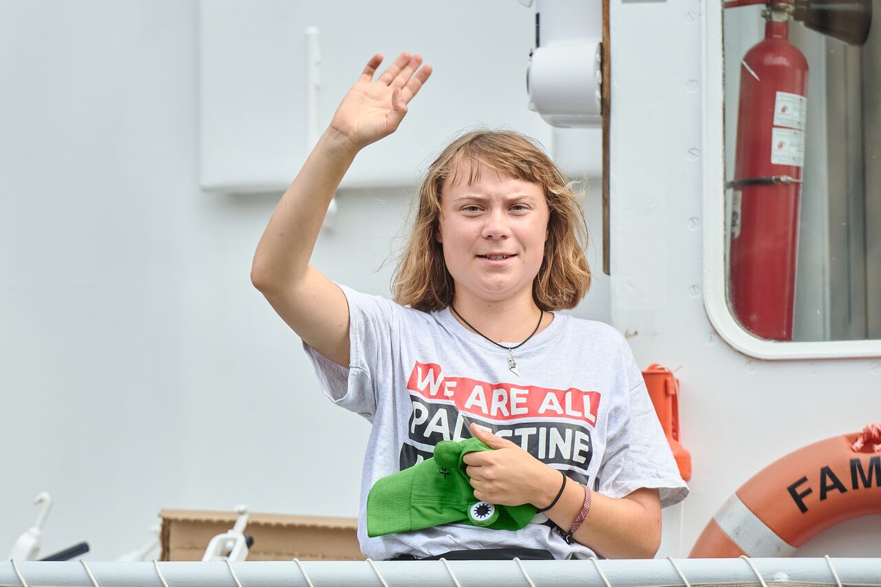 Greta Thunberg, activista de 22 años, es deportada.