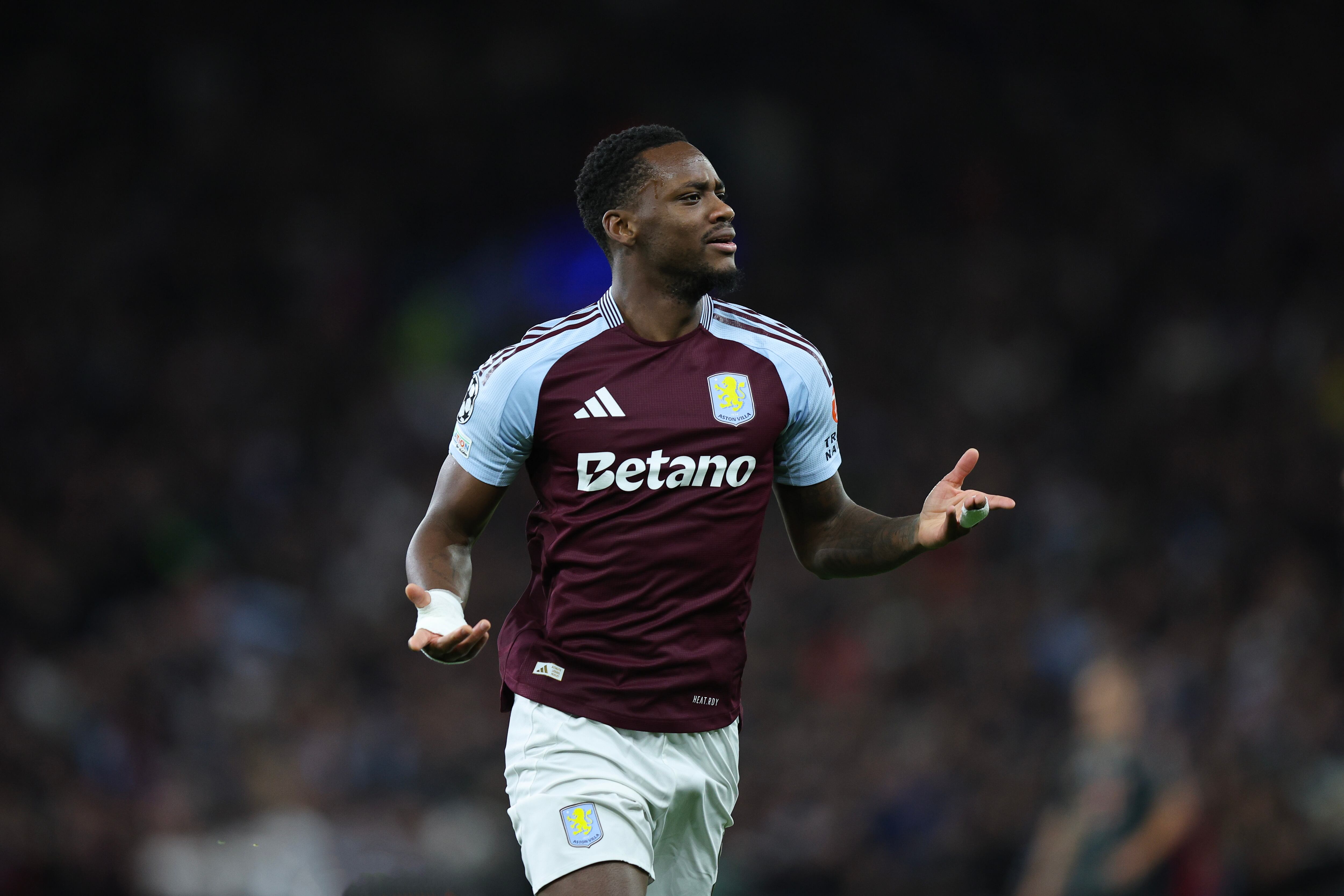 BIRMINGHAM, ENGLAND - OCTOBER 2: Jhon Duran of Aston Villa celebrates with his team mates after scoring a goal to make it 1-0 during the UEFA Champions League 2024/25 League Phase MD2 match between Aston Villa FC and FC Bayern Munchen at Villa Park on October 2, 2024 in Birmingham, England. (Photo by James Baylis - AMA/Getty Images)