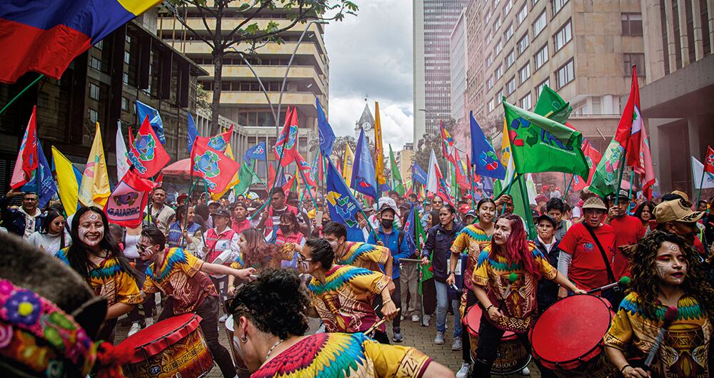 El gobierno ha convocado marchas en las calles para impulsar la consulta popular.