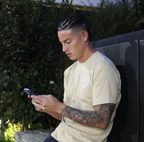 James Rodríguez se hizo trenzas en su cabello y enamoró a sus seguidores.