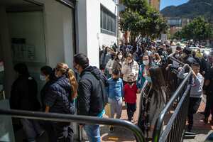 FILAS PARA EXPEDICION DE PASAPORTE
PASAPORTES
FOTO: ESTEBAN VEGA LA-ROTTA
REVISTA SEMANA
BOGOT
02 DE DICIEMBRE 2021