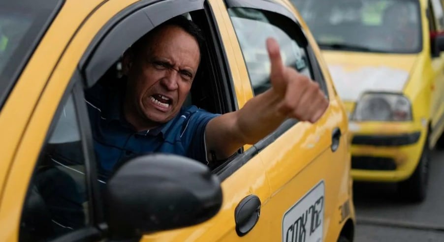 Paro de taxistas: bloqueo en la avenida Boyacá