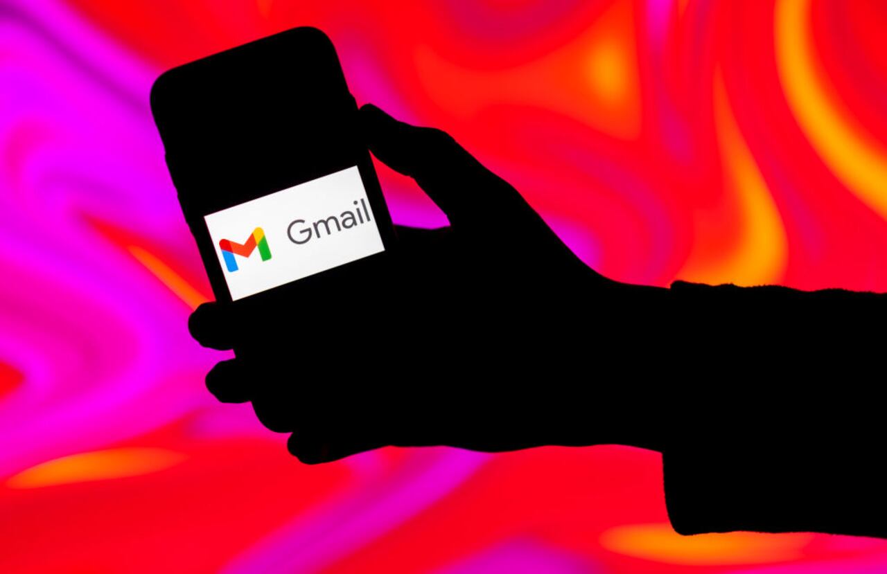 La última actualización de Gmail, lanzada el 26 de agosto, ha transformado la forma en que los usuarios interactúan con sus mensajes, acercando la experiencia del correo electrónico a la de las aplicaciones de mensajería instantánea como WhatsApp.