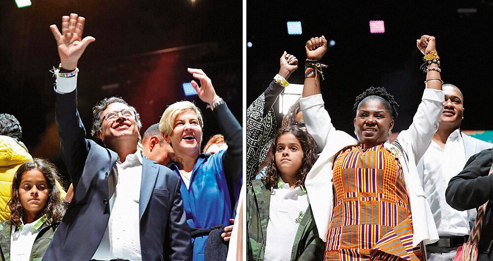    En la tarima, Petro estuvo acompañado, entre otros, de su esposa e hijos, de su padre, de la vicepresidenta electa, Francia Márquez, y de la mamá del joven Dilan Cruz, quien murió en medio de unas protestas en Bogotá durante enfrentamientos con el Esmad. Francia Márquez señaló: “Juntos empezamos a construir la nueva historia”.