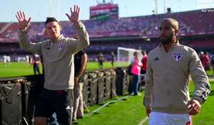 James Rodríguez paseó por las gradas del Morumbi donde se encontró con su nueva afición