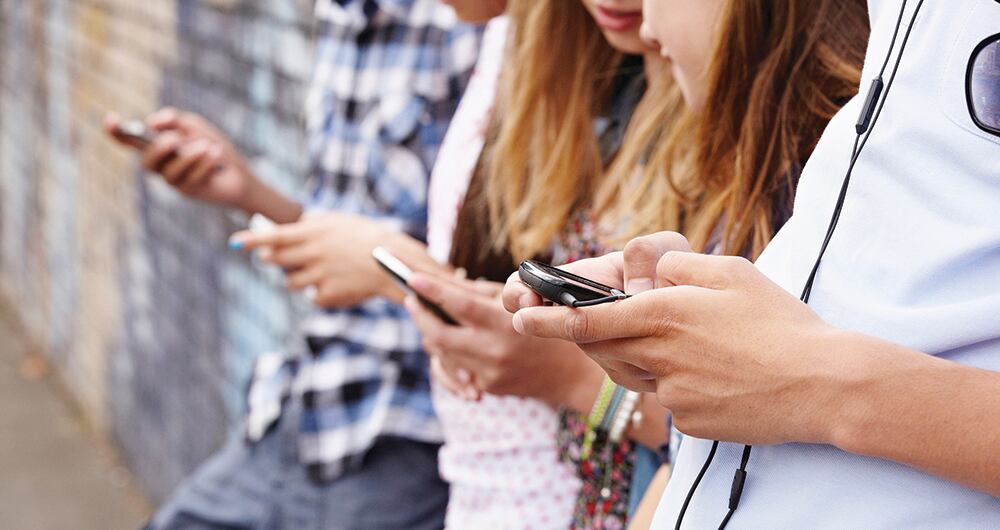 El uso prolongado de redes sociales estaría asociado con cambios en la sensibilidad del cerebro en el área que se encarga de las recompensas y los castigos.
