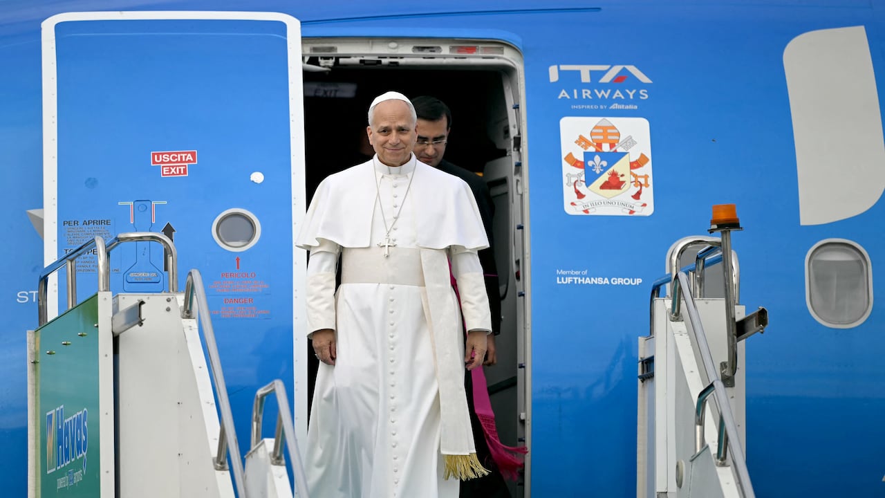 Pope Leo XIV disembarks from his plane after his arrival at Esenboga International Airport in Ankara on November 27, 2025. Pope Leo XIV arrived in Turkey on the first overseas trip of his papacy, which will also take him to Lebanon. (Photo by Ozan KOSE / AFP)