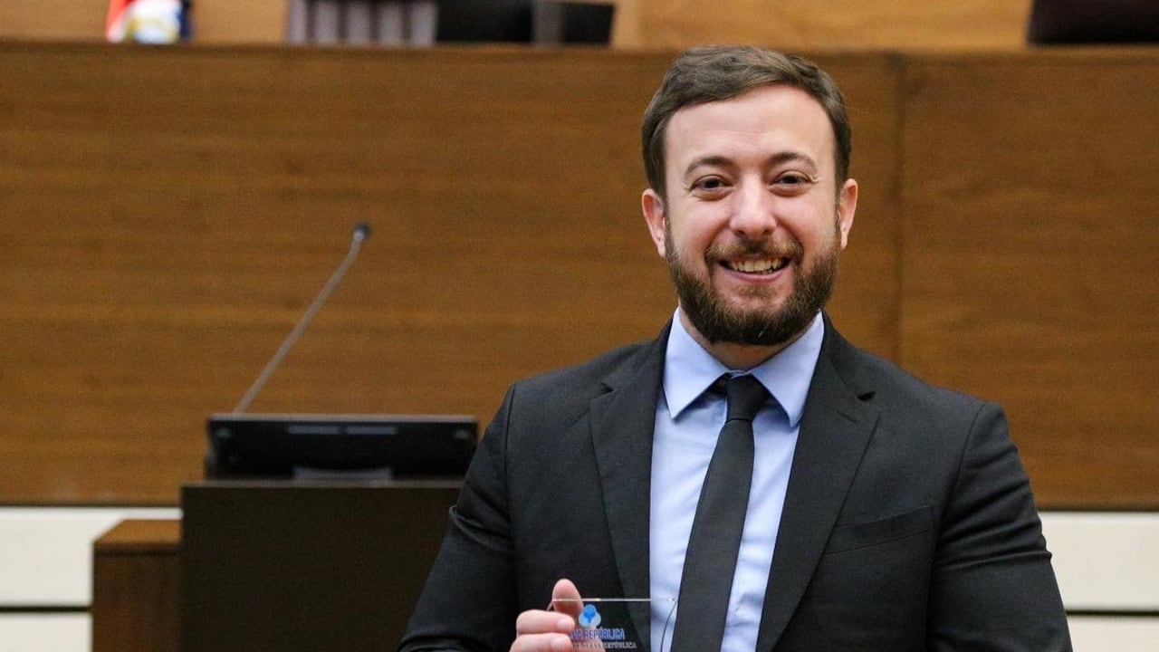 Agustín Laje, reconocido politólogo argentino señaló que lo ocurrido con el polémico trino emitido desde la cuenta del Ministerio del Interior de Colombia se deriva de 'llevar conflictos personales a la política'.