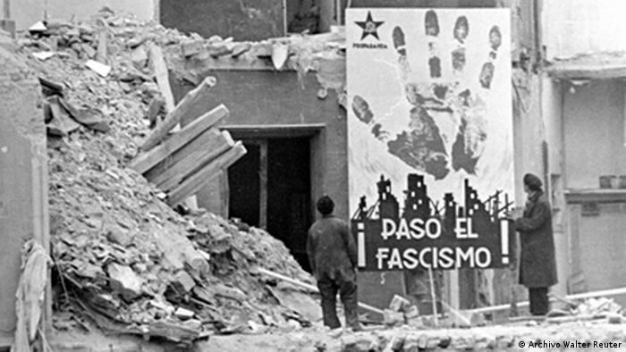 Destrucción en Madrid
Edificios alcanzados por un bombardeo de aviación franquista. Plaza de Antón Martín, Madrid, noviembre de 1936. Foto Walter Reuter©. Fondo Guillermo Fernández Zúñiga.