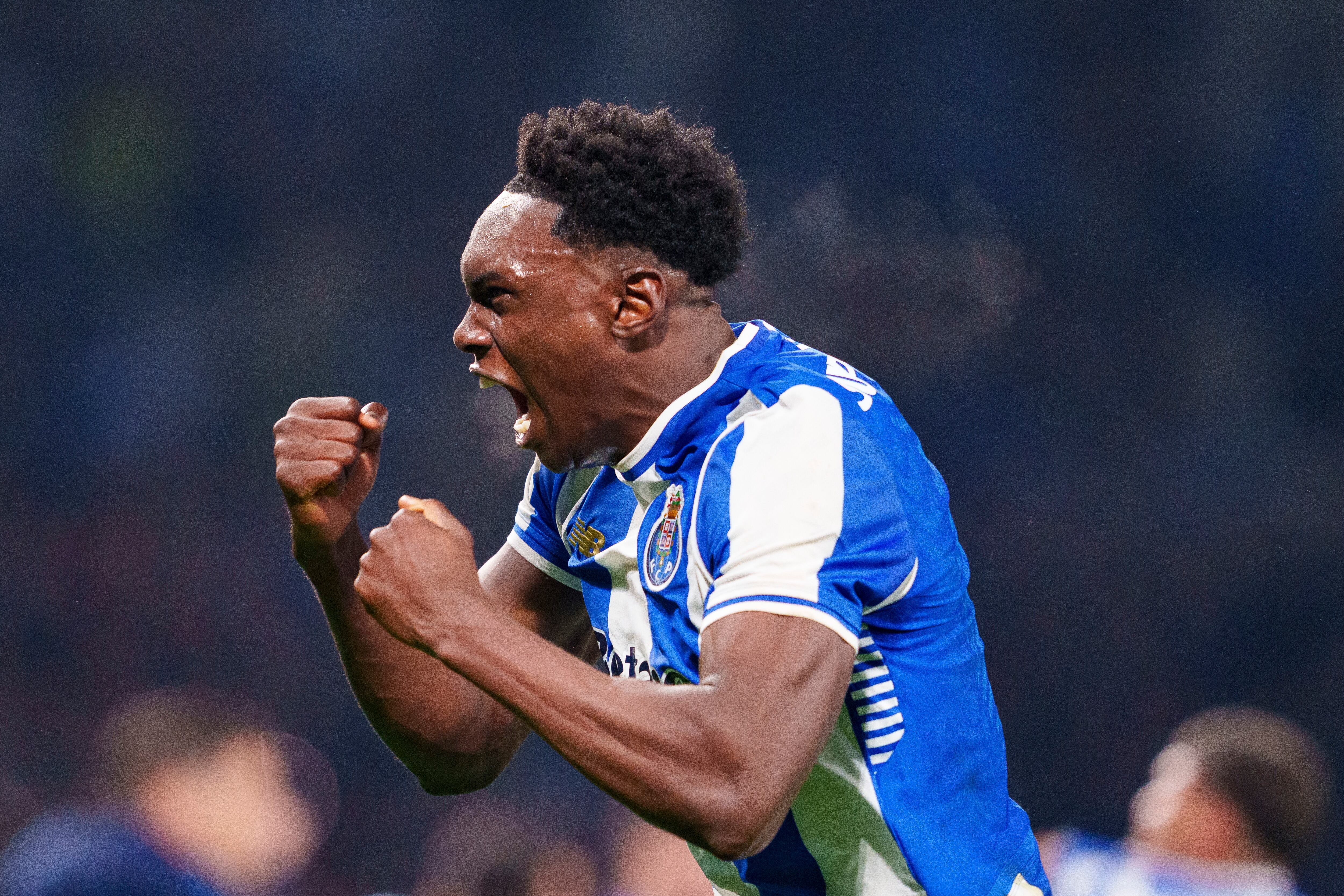 Samuel Aghehowa gritando un gol con Porto de Portugal.