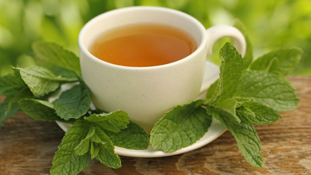 Los té de hierbas ayudan a quitar los malestares estomacales.
