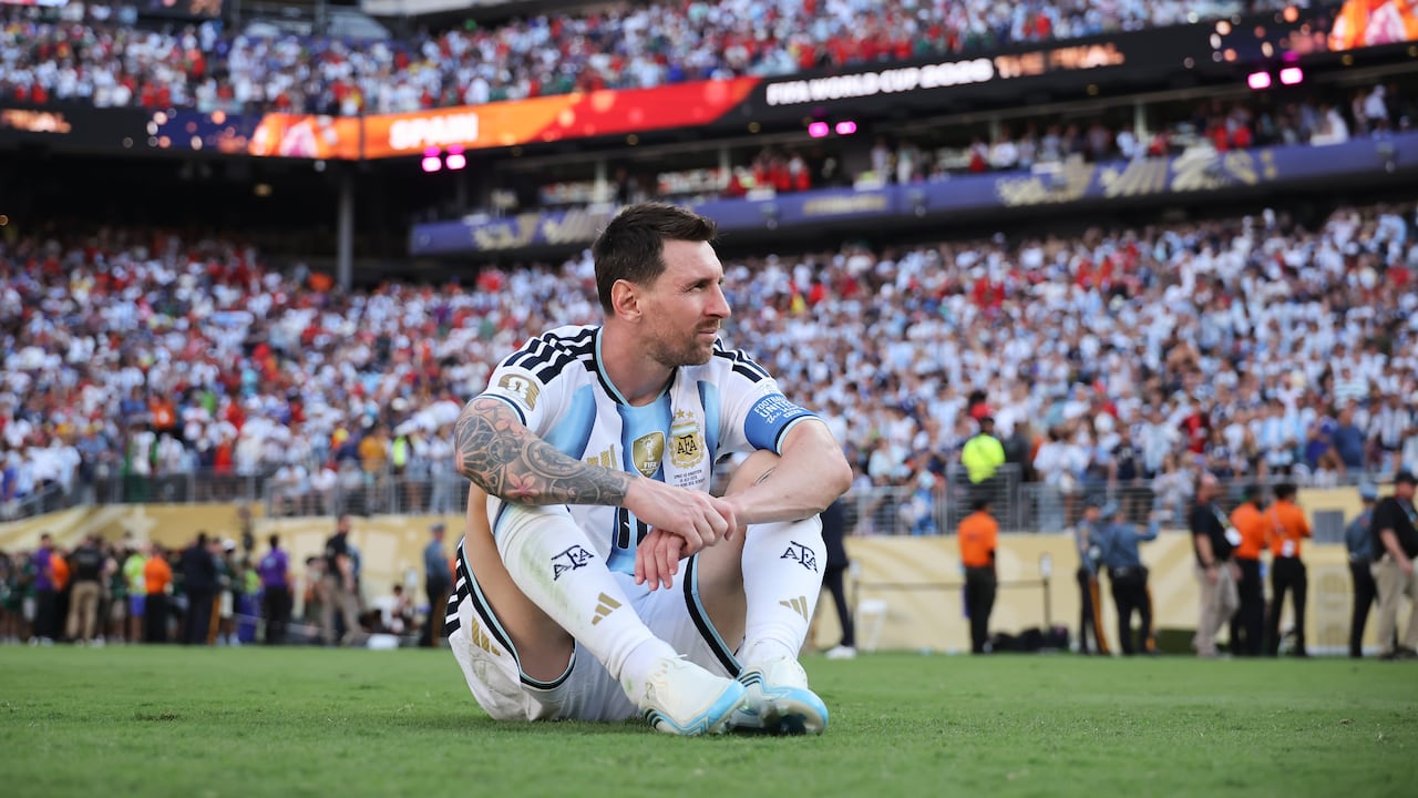 Messi, en el césped del estadio Nueva York Nueva Jersey, tras perder la final del Mundial 2026 con España.