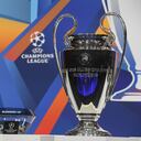 NYON, SUIZA - 13 DE DICIEMBRE: Una vista del trofeo de la Liga de Campeones de la UEFA durante el sorteo de octavos de final de la Liga de Campeones de la UEFA 2021/22 en la sede de la UEFA, La Casa del Fútbol Europeo, el 13 de diciembre de 2021, en Nyon, Suiza. (Foto de Richard Juilliart - UEFA / UEFA vía Getty Images)