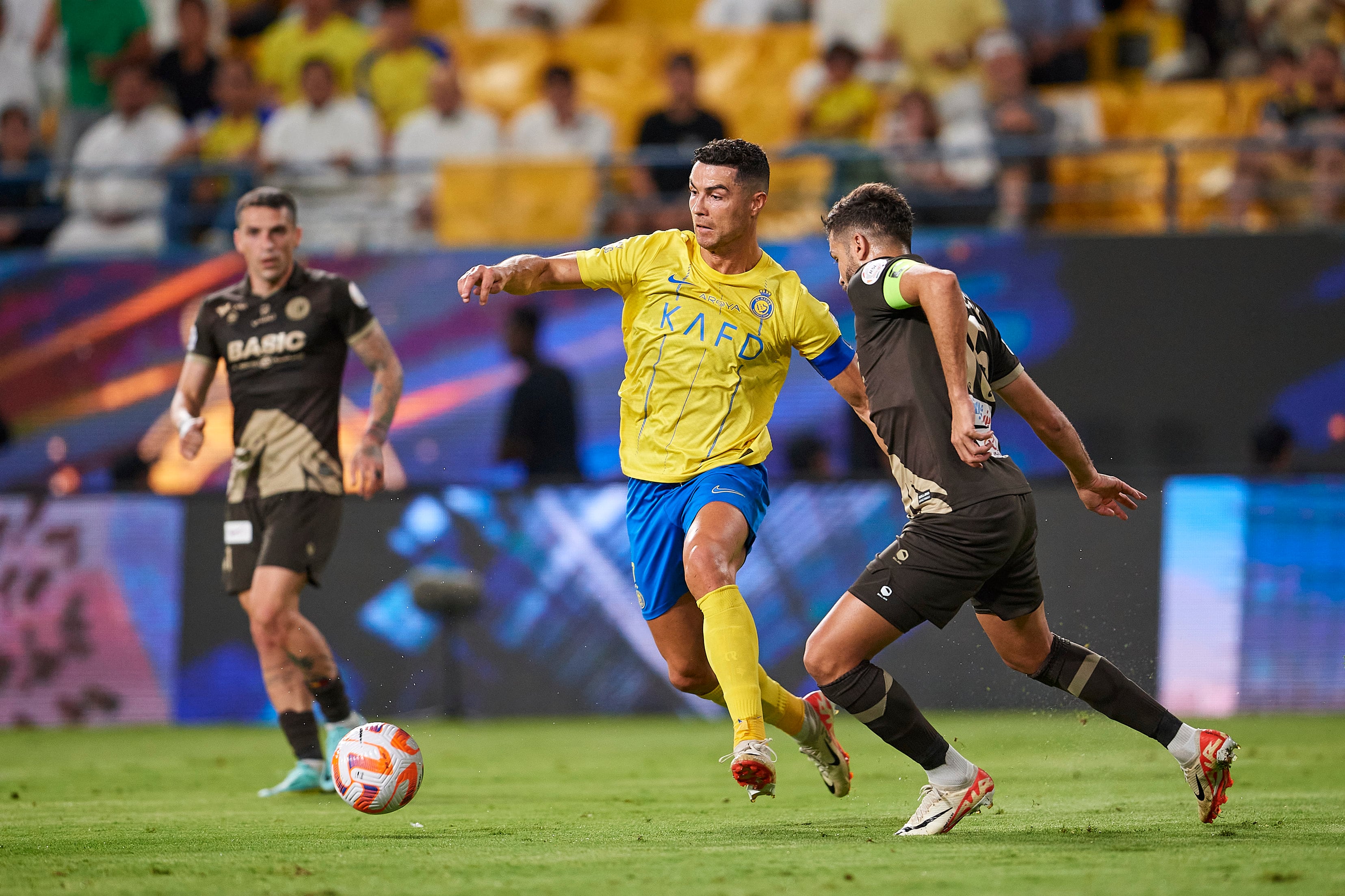 RIYADH, SAUDI ARABIA - OCTOBER 21: Cristiano Ronaldo from Al Nassr FC fights for the ball during the Saudi Pro League football match between Al Nassr and Damac Club at Al Awal Park Stadium at King Saud University on October 21, 2023 in Riyadh, Saudi Arabia. (Photo by Adam Nurkiewicz/Getty Images)