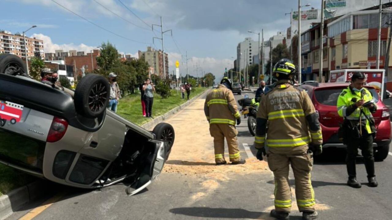 Se trata de un carro Corsa que se volcó en la carrera 9 con calle 164.