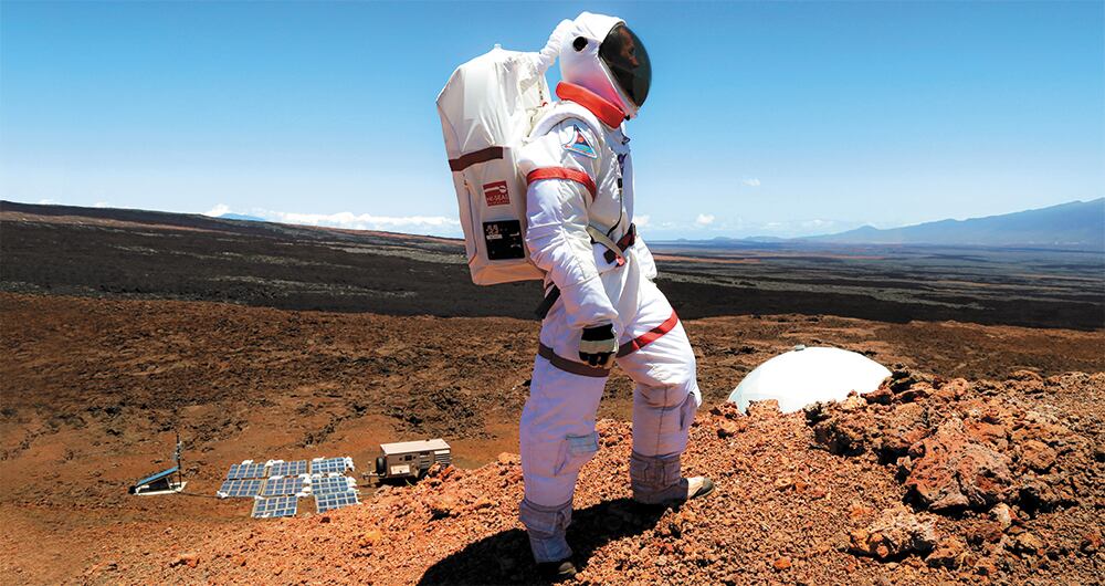 Al salir de la cápsula, los integrantes de la misión debían llevar trajes muy similares a los que se están diseñando para el primer viaje al Planeta Rojo. 