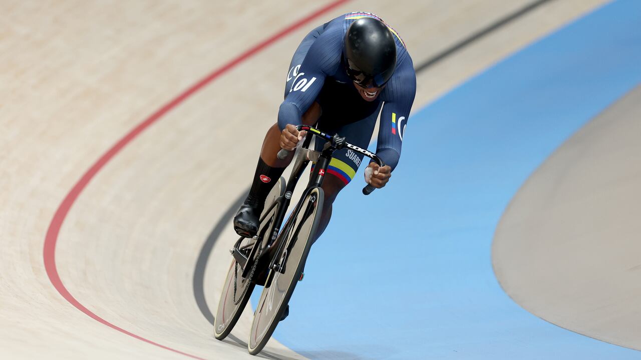 PARIS, FRANCE - AUGUST 07: Kevin Santiago Quintero Chavarro of Team Colombia competes during the Men's Sprint Qualifying on day twelve of the Olympic Games Paris 2024 at Saint-Quentin-en-Yvelines Velodrome on August 07, 2024 in Paris, France. (Photo by Tim de Waele/Getty Images)