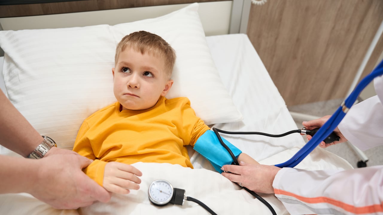 En muchas oportunidades, la presión arterial alta en niños es consecuencia de otra enfermedad.