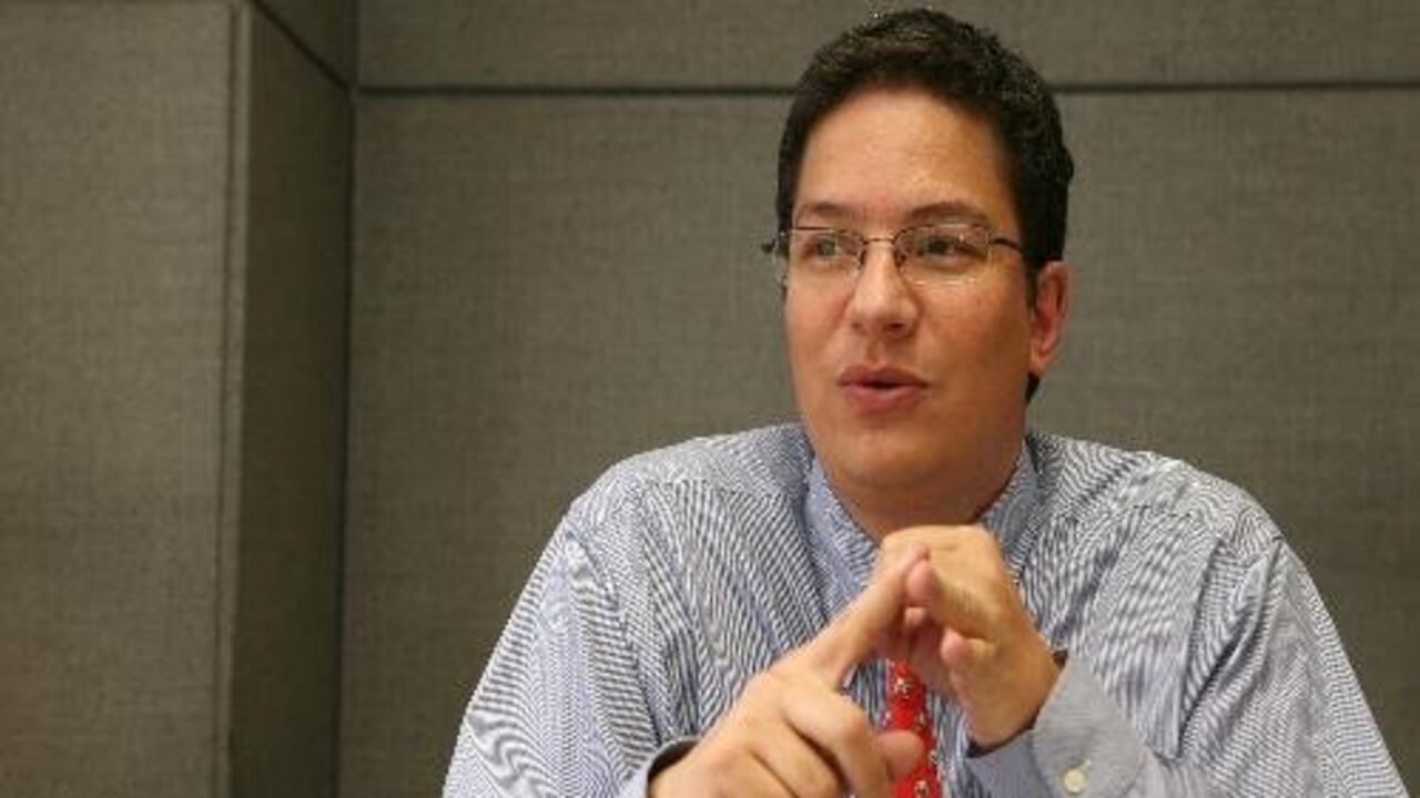 El nuevo presidente de Bancoldex, Santiago Rojas es abogado de la Universidad Javeriana, especialista en Negociaciones y Relaciones Internacionales de la Universidad de los Andes y diplomado en Derecho de los Negocios Internacionales de American University y la Universidad Javeriana.
