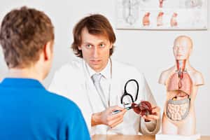 Es importante atender a los síntomas del cuerpo pues es posible prevenir enfermedades hepáticas graves.