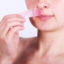 El crecimiento anormal de vello facial en las mujeres puede obedecer a un problema hormonal.