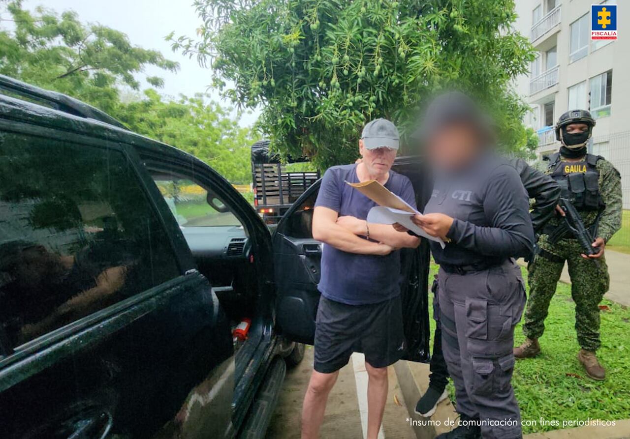 Envían a la cárcel al italiano que reclama herencia de Berlusconi con papeles falsos; se movía en Colombia en camioneta con placas diplomáticas falsas