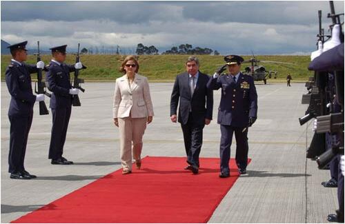 El premio Nóbel de Paz y presidente de Costa Rica, Óscar Arias, llegó a Bogotá con un mensaje a favor de la paz de Colombia.