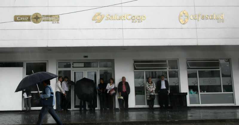 Cruz Blanca y Cafesalud fueron compradas por SaludCoop, que término en liquidación para dejar sus pacientes a Cafesalud, quien terminó convertida en Medimás, también liquidada