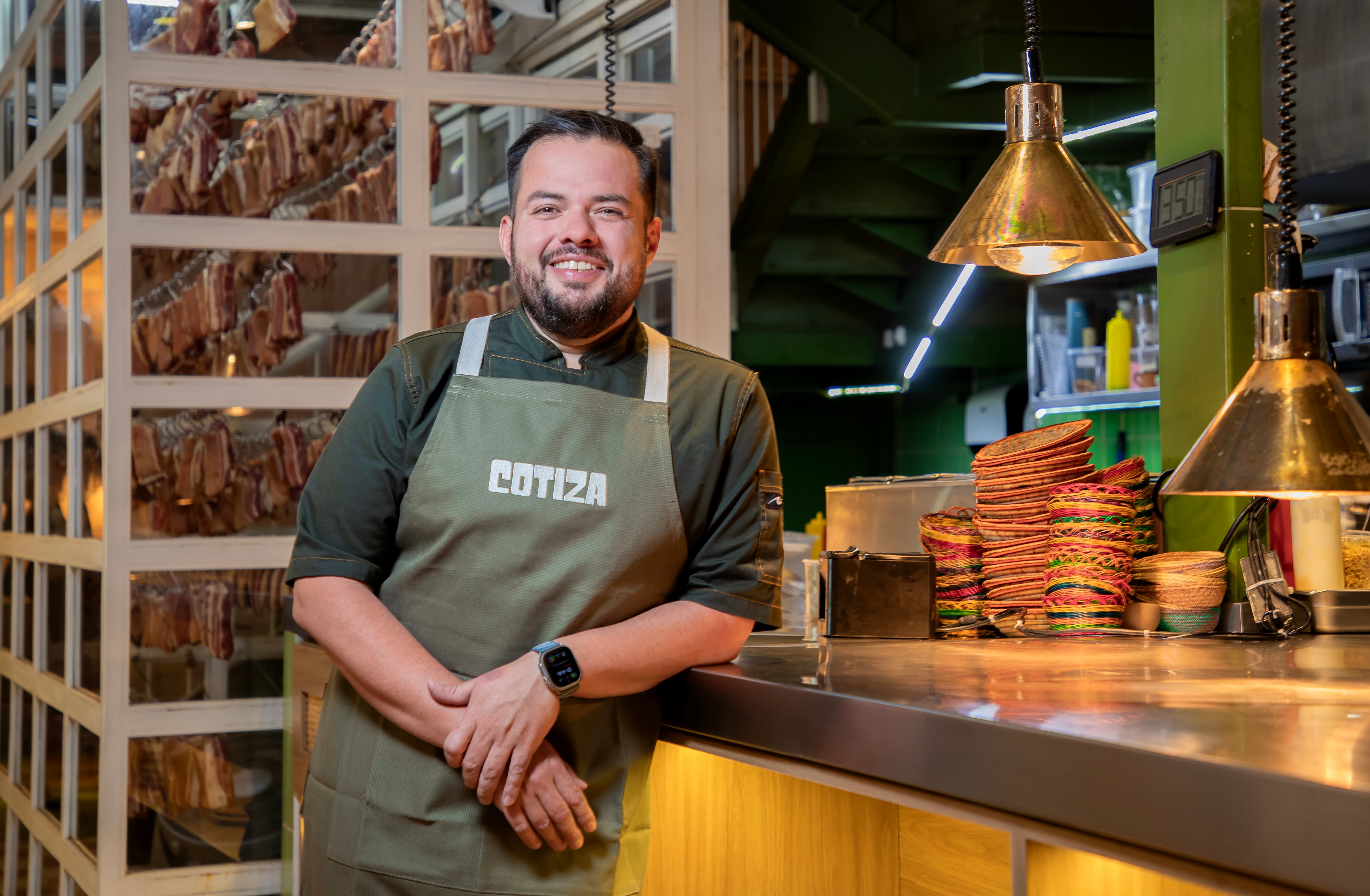 CARLOS IBAÑEZ, CHEF COLOMBIANO, PROPIETARIO RESTAURANTE COTIZA LONGANIZA.
MAYO 5 DE 2026.