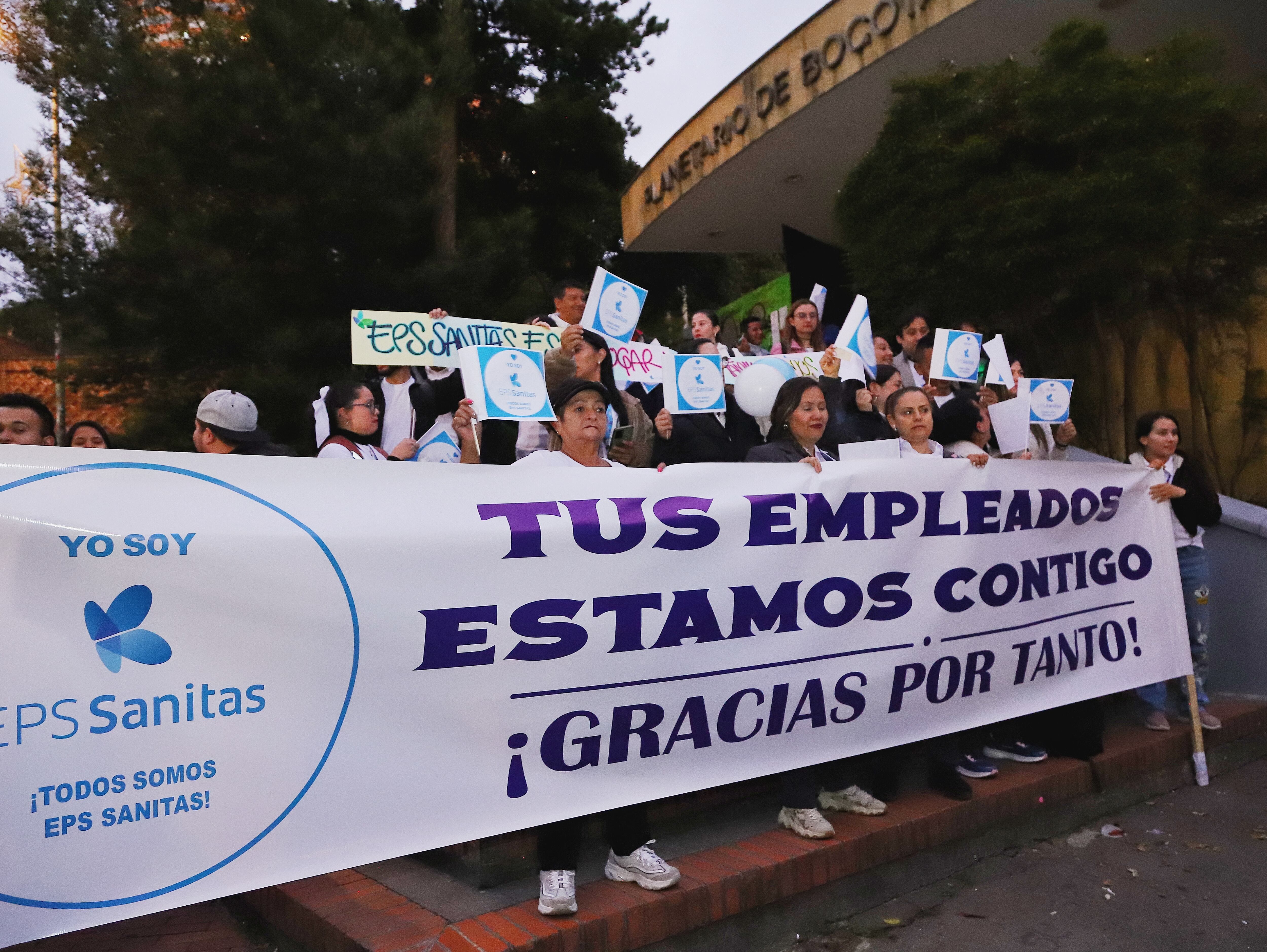 Empleados de Sanitas, apoyan a la empresa