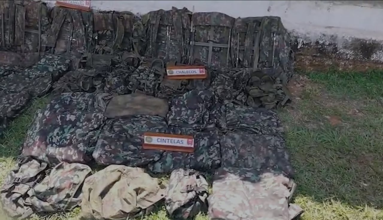 Además, reportaron la recuperación de prendas y elementos de intendencia que eran de uso privativo de las fuerzas militares