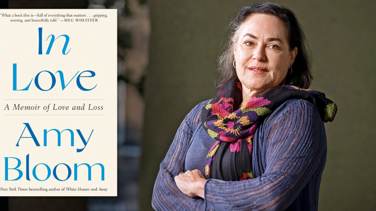 Amy Bloom es autora de cuatro novelas y tres colecciones de historias cortas, así como de un libro de no ficción.