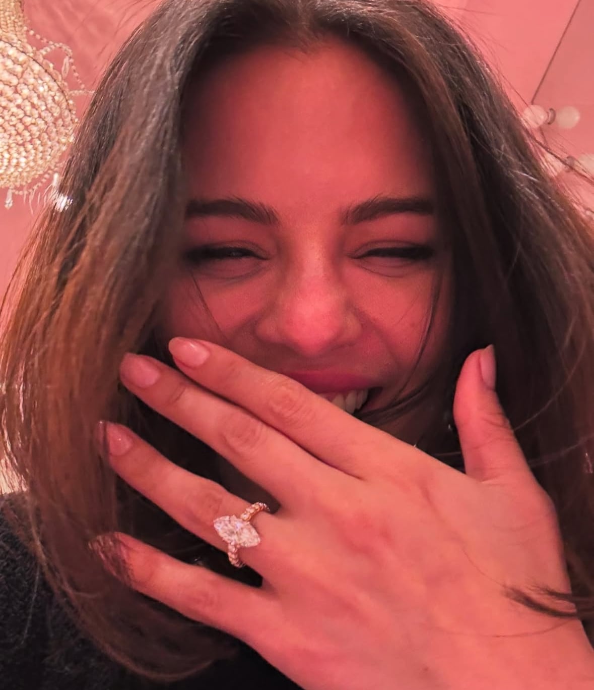 El anillo de compromiso de la cantante está avaluado en un millón de dólares.