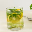 El agua de perejil ayuda a reducir los niveles de grasa en la sangre.