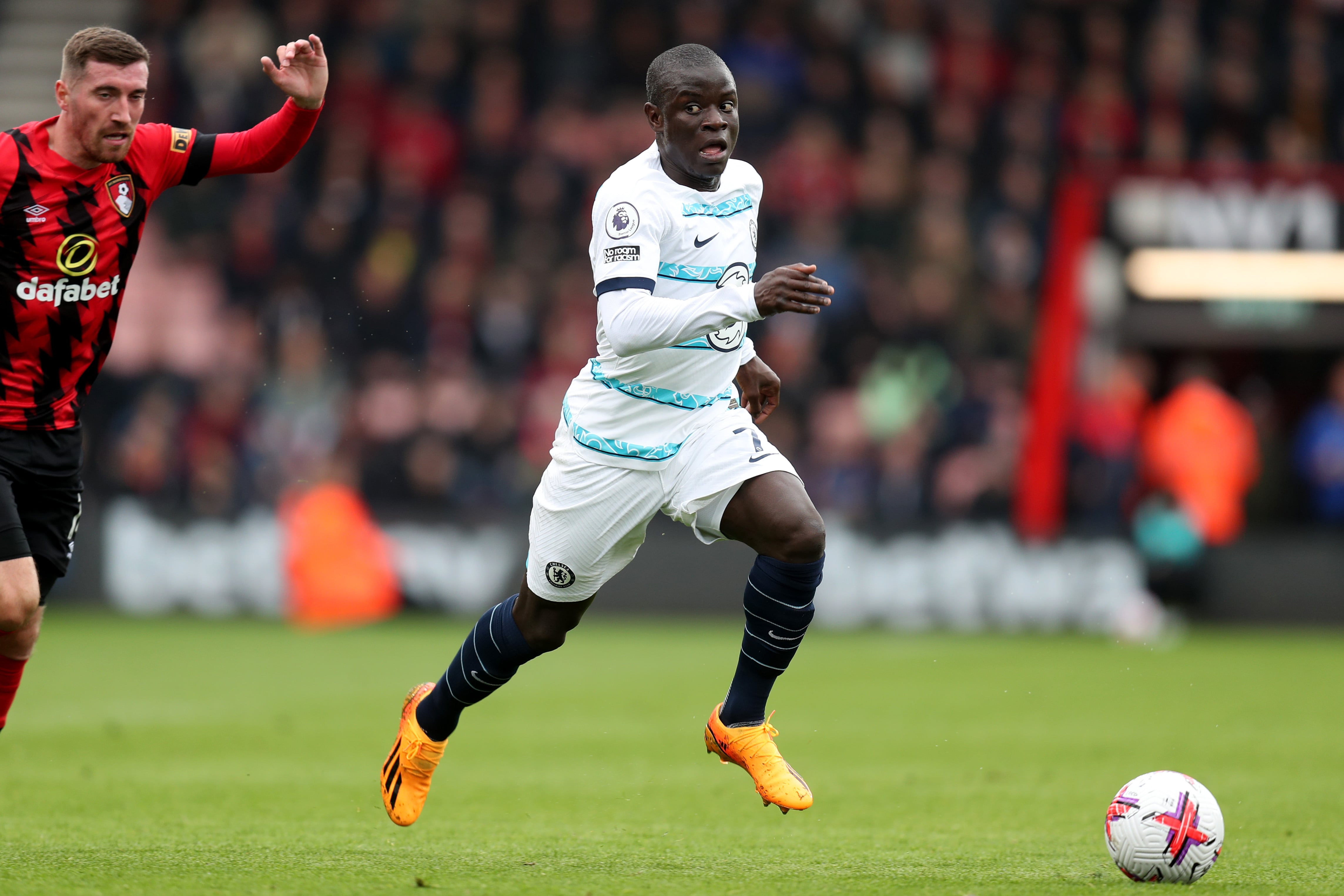 N´Golo Kante estaría muy cerca de llegar a Al Ittihad, equipo de Karim Benzema.