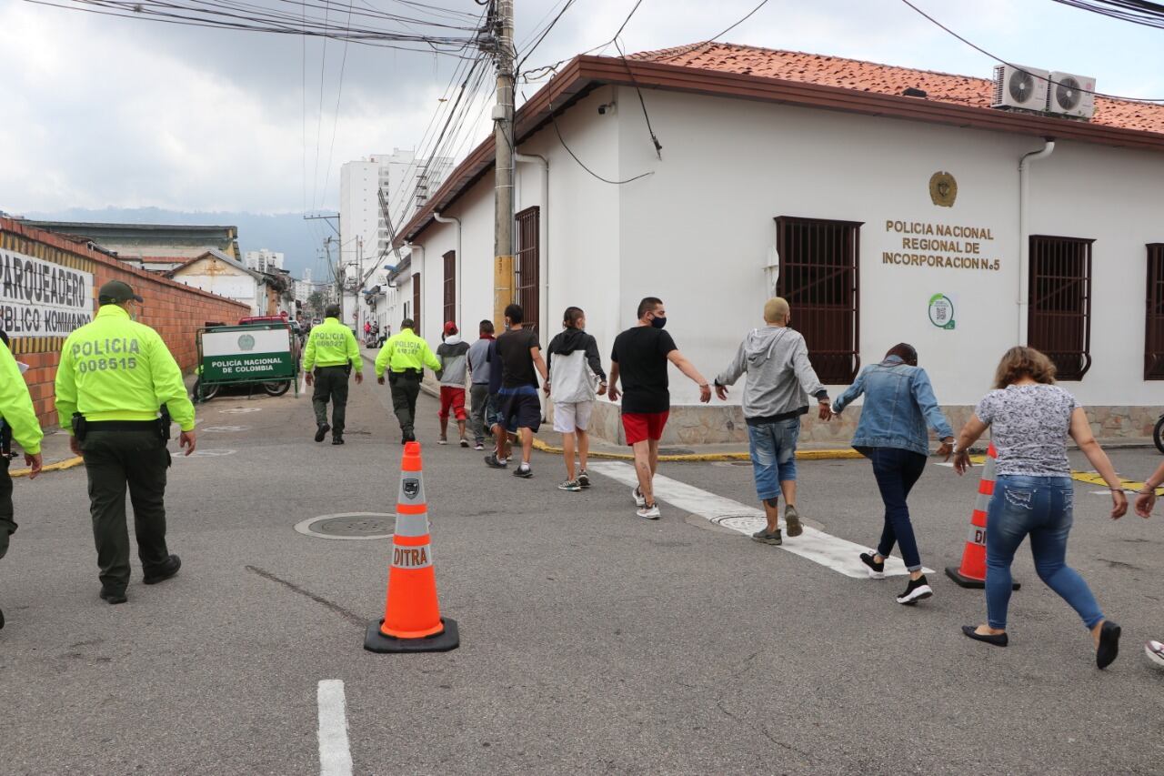En el operativo fueron capturadas diez personas.