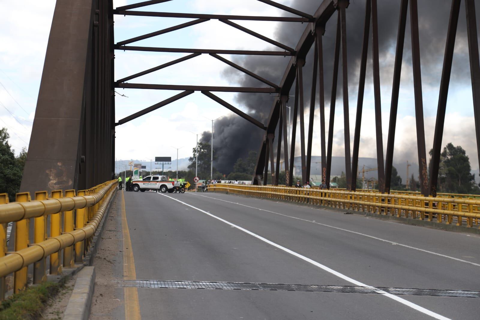 Incendio en bodega de colchones en la calle 80 - Puente de guaduas