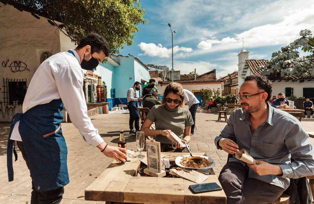 El piloto ‘Bogotá a Cielo Abierto’ se llevará a cabo en 100 calles de la ciudad agrupadas en 7 zonas y 25 tramos. Las localidades que participarán son Chapinero, Santa Fe, La Candelaria, Usaquén, Kennedy, Tunjuelito y Teusaquillo. Foto: Karen Salamanca