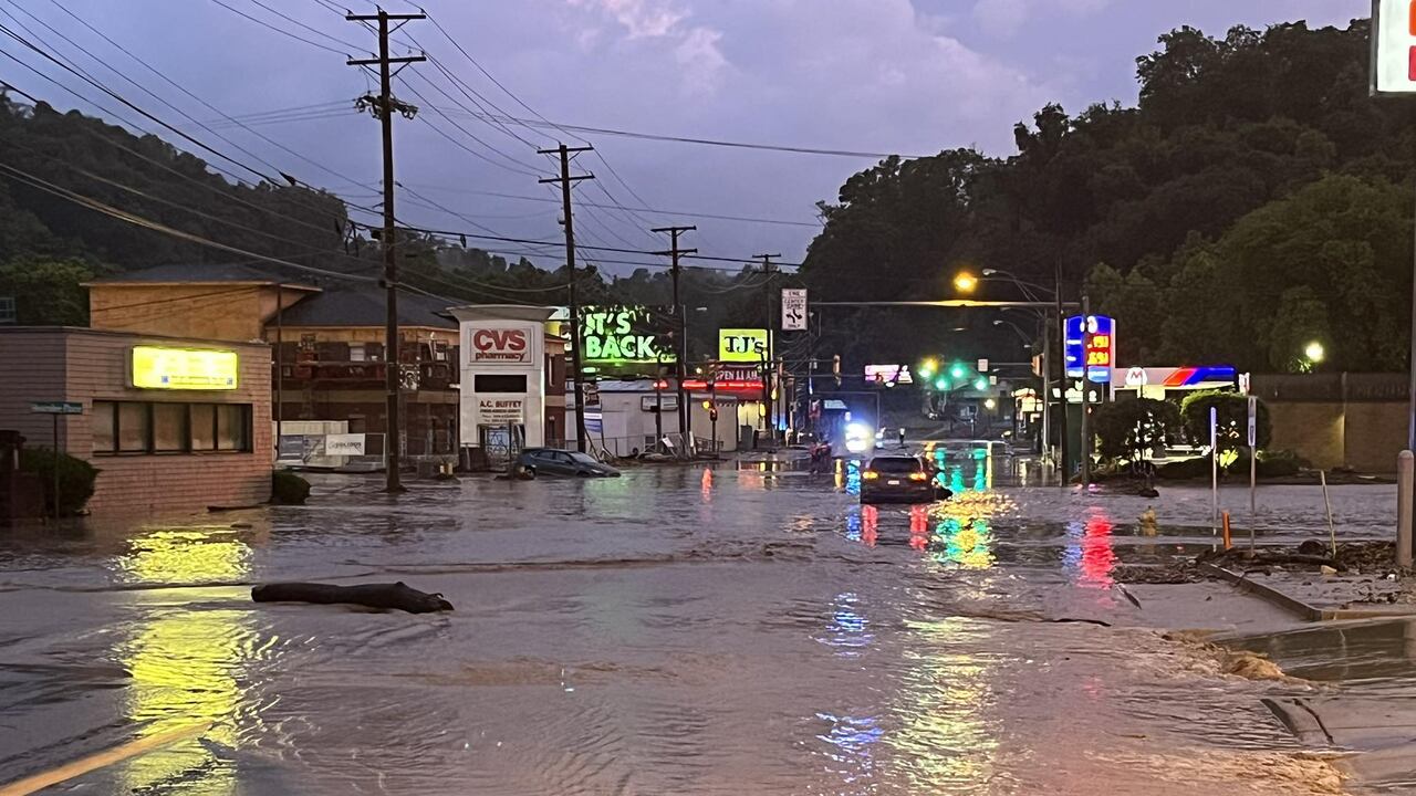 Las lluvias torrenciales duraron cerca de media hora y provocaron graves inundaciones.