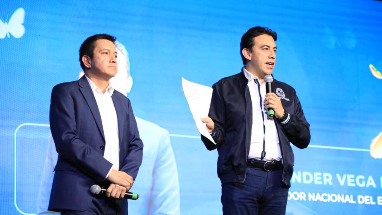 El Registrador nacional, Alexander Vega, presentó la nueva actualización de la cédula digital.