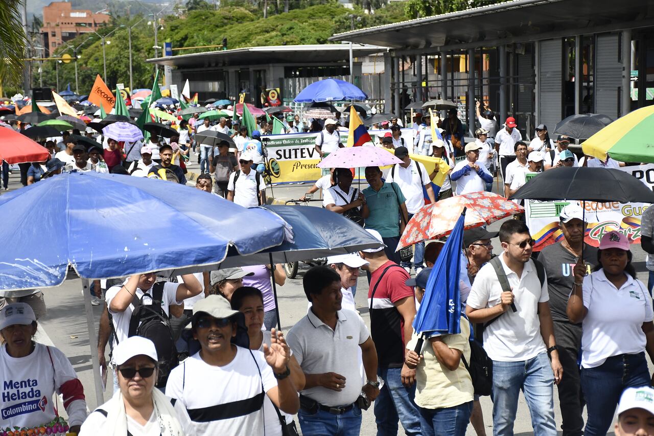 Cali: Marcha y plantón de manifestantes en conmemoración al día de las víctimas y en apoyo de las reformas del gobierno del presidente Gustavo Petro.
