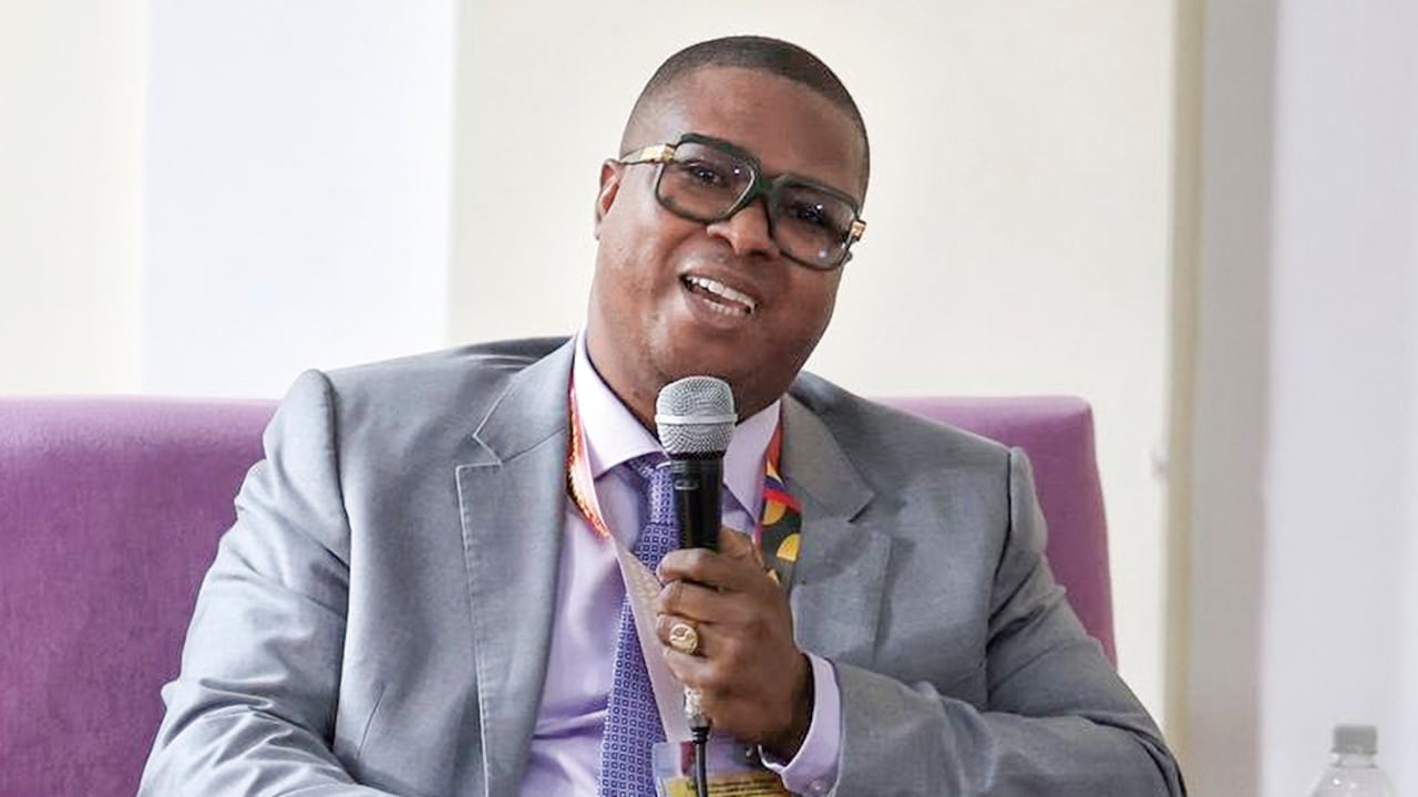 Aunque fue sacado del cargo de embajador, Daniel Garcés fue reencauchado por el Gobierno en la Agencia Nacional de Tierras. Beatriz le envía un mensaje al presidente Petro.